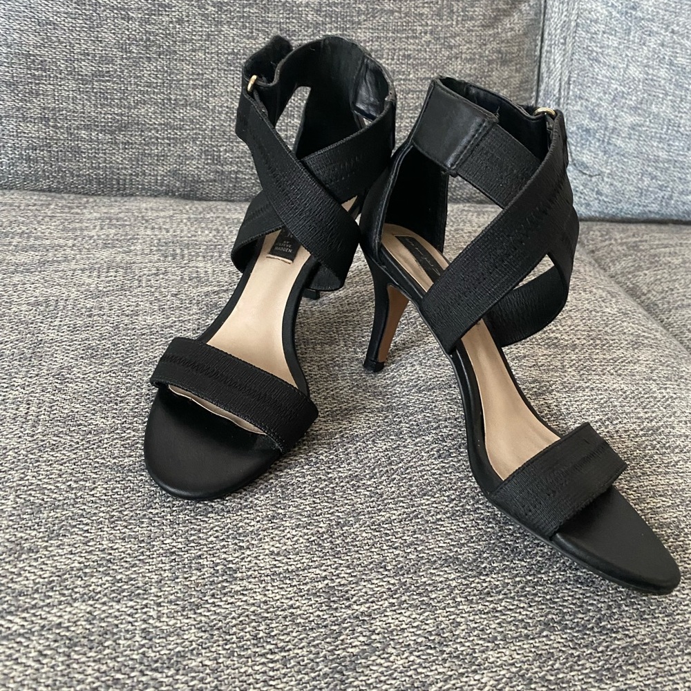 Steven by Steve Madden black heels. Stretchy cross strap. Size 6. Only worn 1x